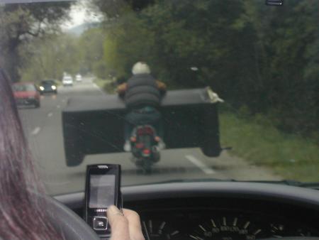 Une mobilette et un canapé!!!!!